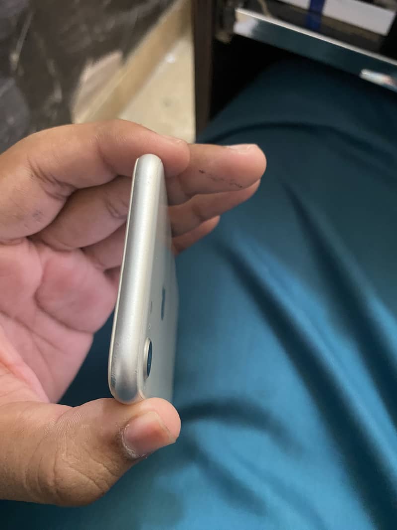 Apple iPhone 8 4