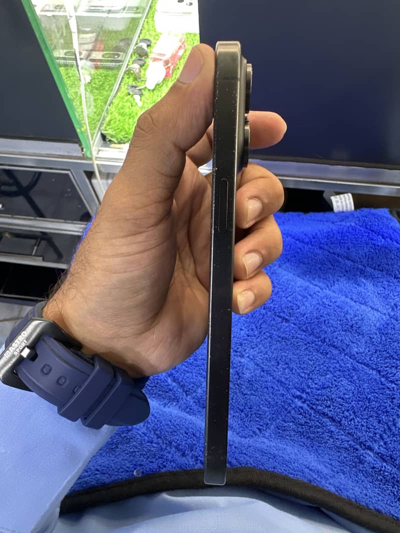 Apple iPhone 15 Pro Max 2