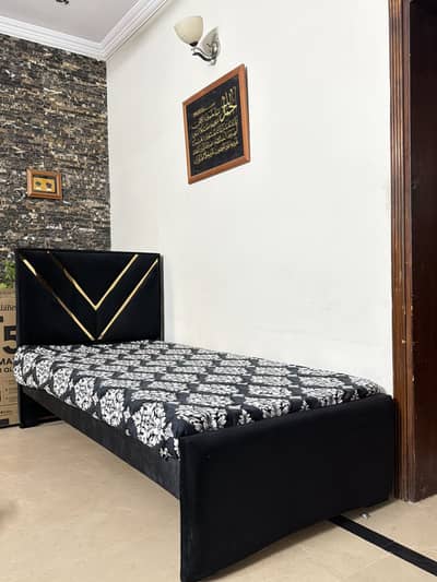 Single bed without mattress