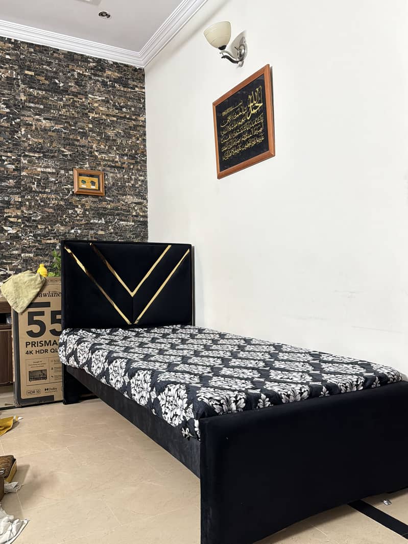 Single bed without mattress 1