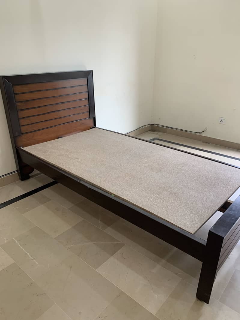 Single Bed Without Mattress. 0
