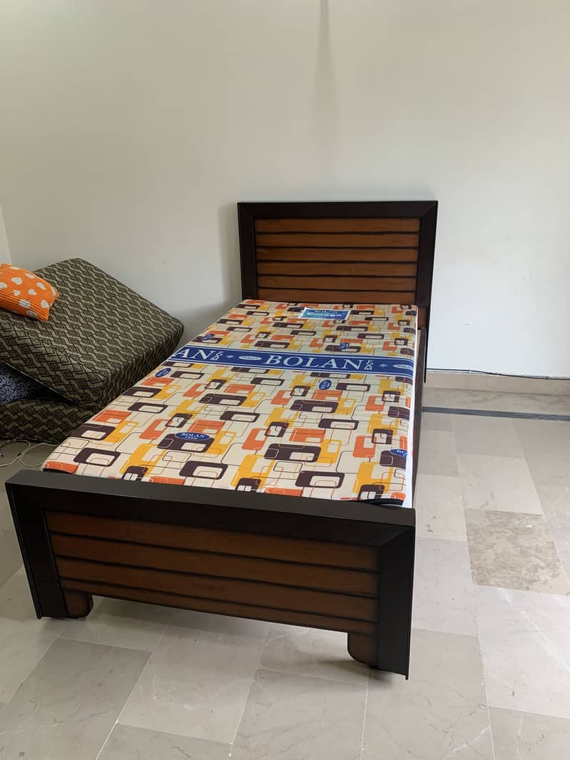 Single Bed Without Mattress. 1