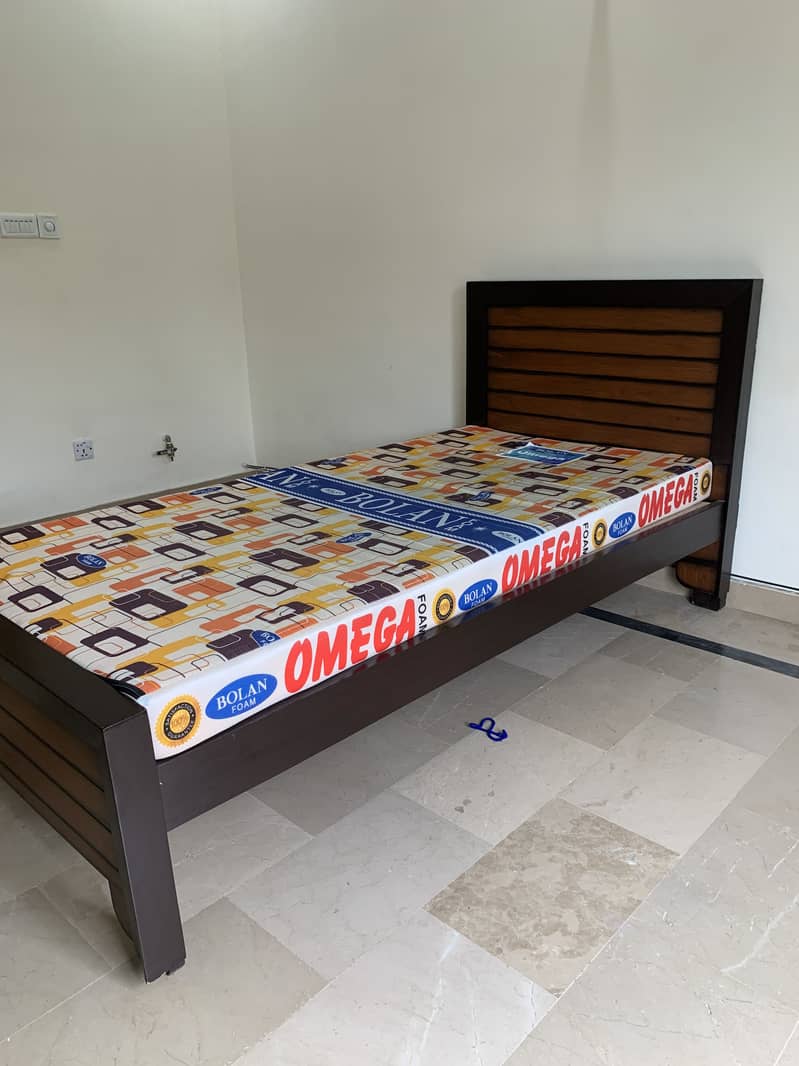 Single Bed Without Mattress. 4