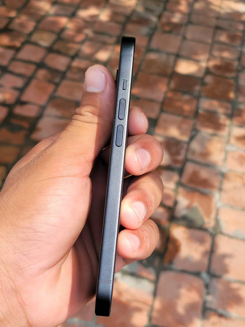 Apple iPhone 15 5