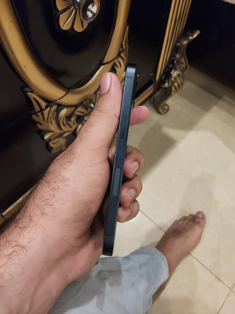 Apple iPhone 13 2