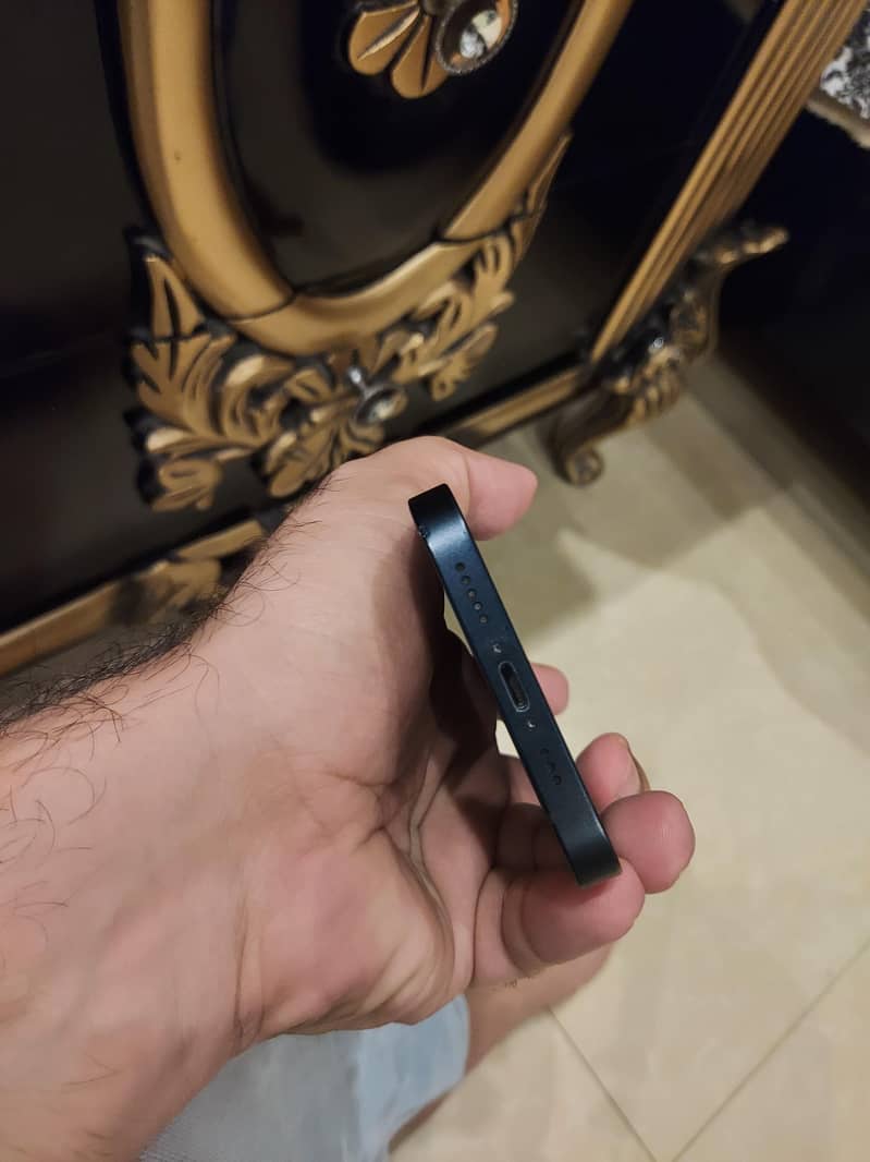 Apple iPhone 13 4