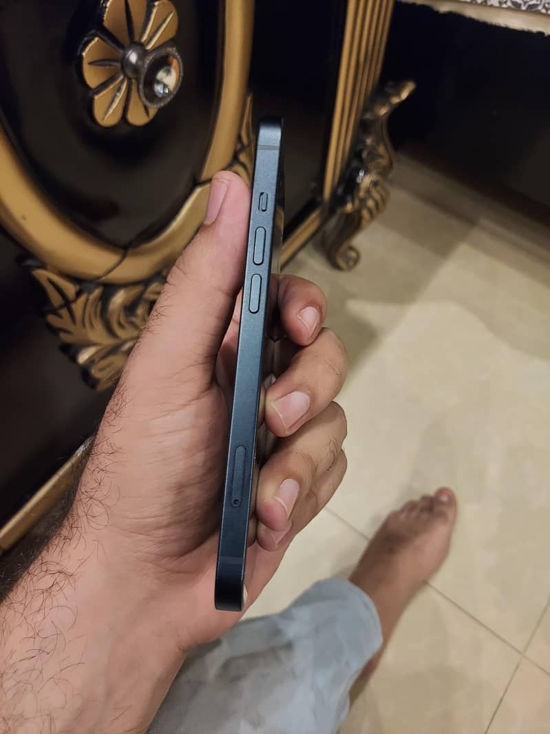 Apple iPhone 13 5