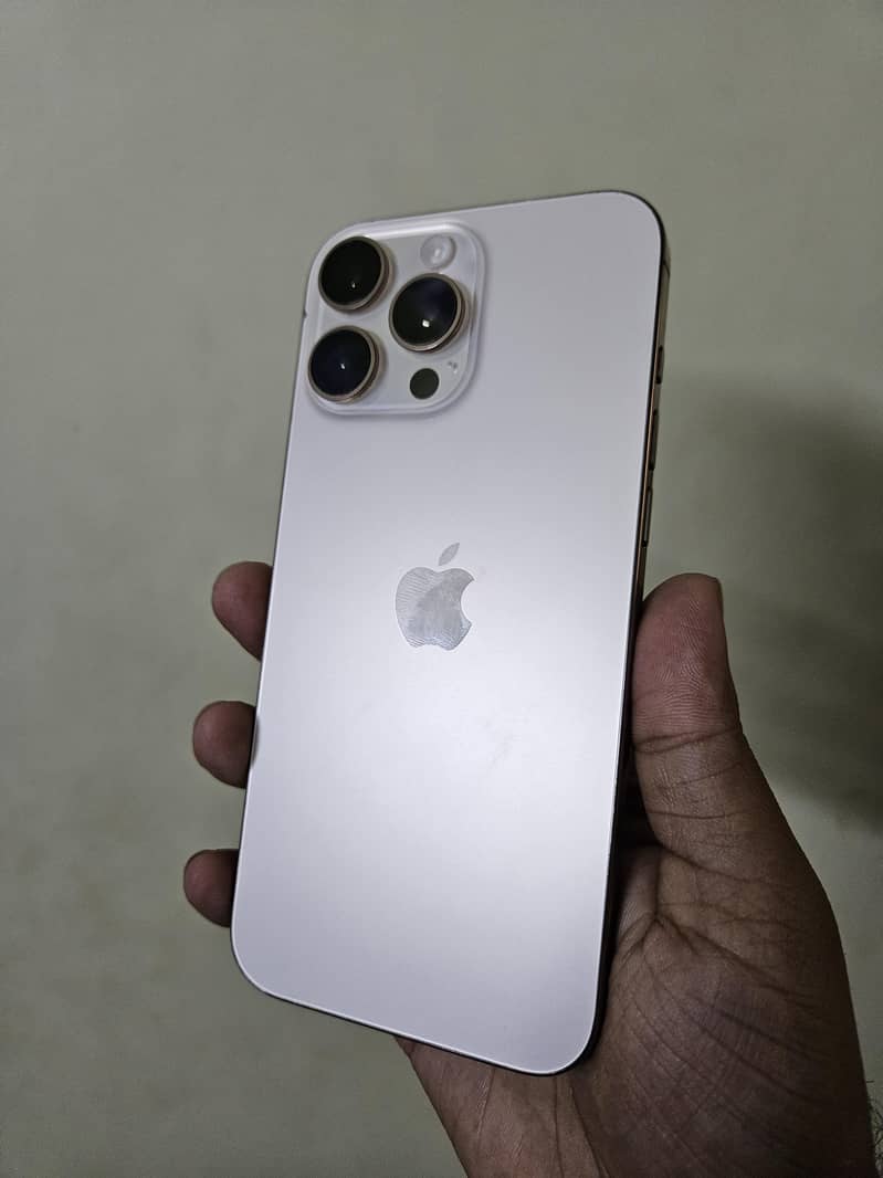 Apple iPhone 16 Pro Max 0