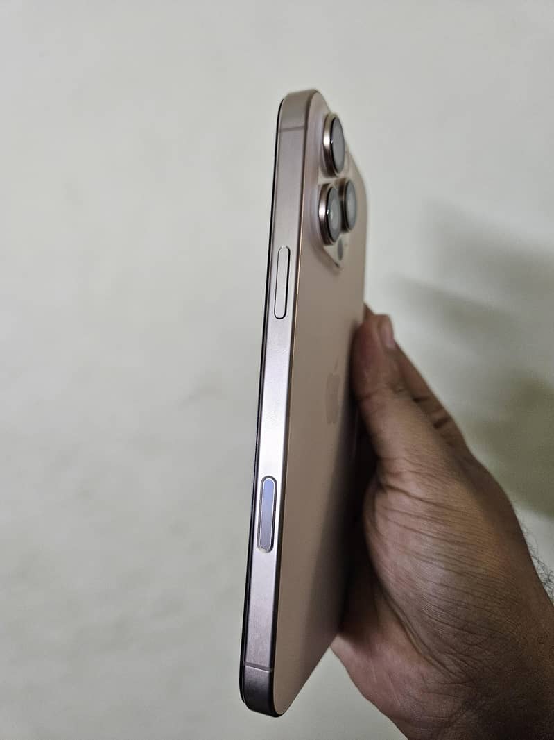 Apple iPhone 16 Pro Max 3