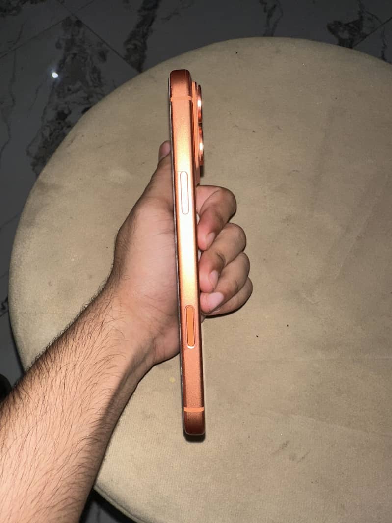 Apple iPhone 17 Pro Max 4