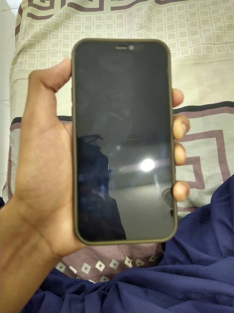 Apple iPhone 12 4