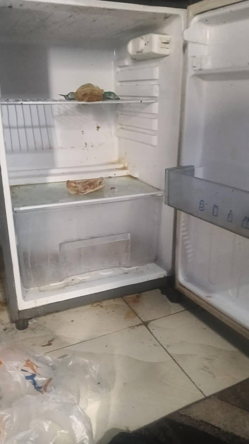 refrigerator 0