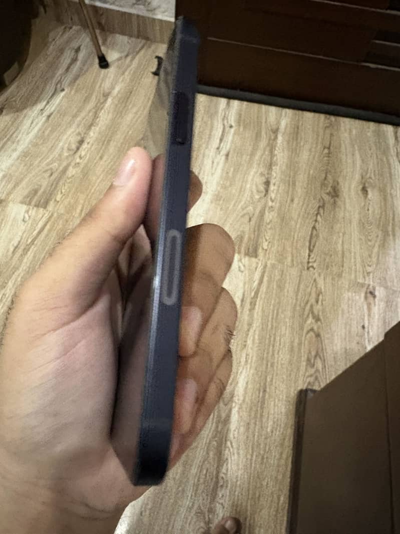 IPhone 12 4