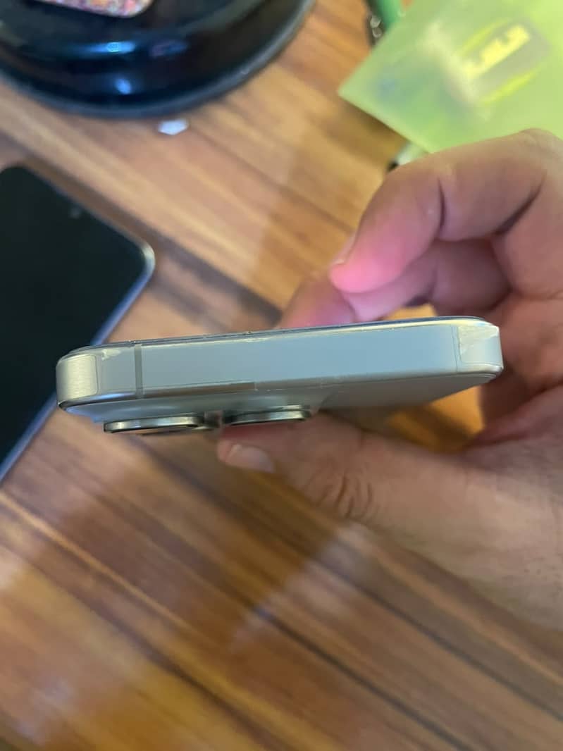 Apple iPhone 15 Pro 3