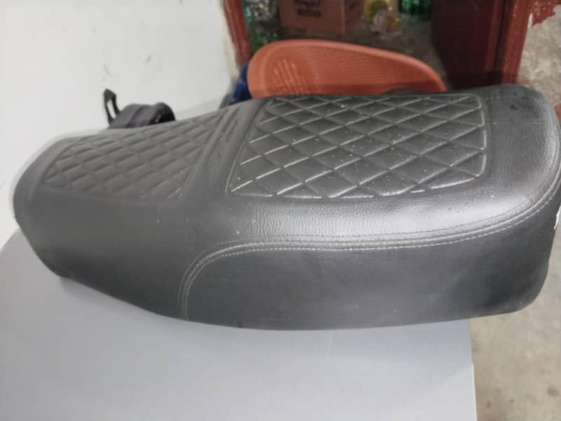 seats 5