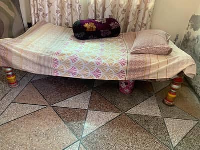 charpai ha yeh pair hain dono bilkull new condition main hain