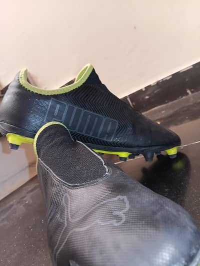 black puma in 10/10 condition