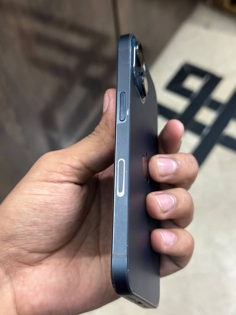 Apple iPhone 13 2