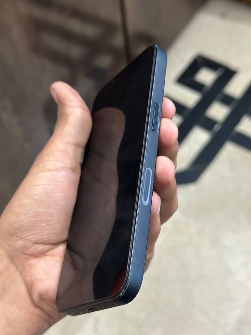 Apple iPhone 13 4