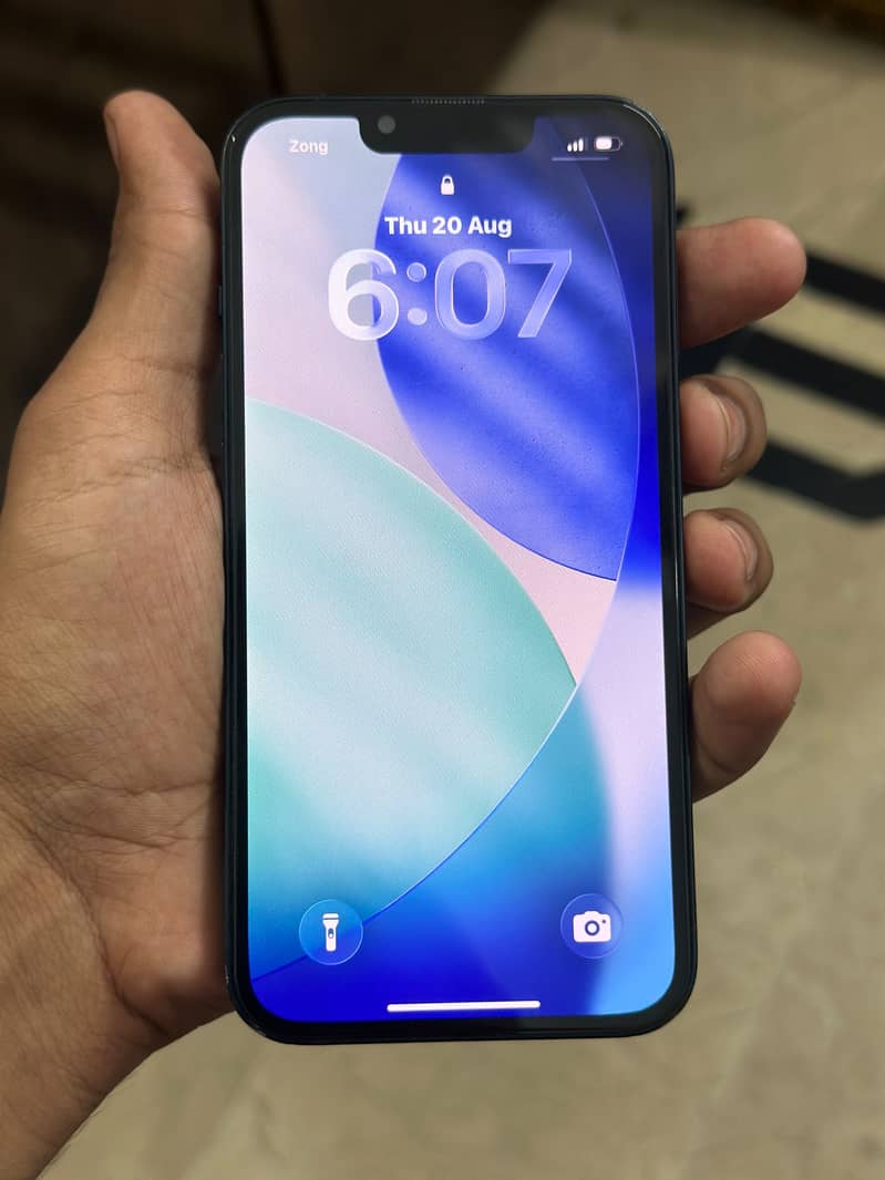 Apple iPhone 13 5