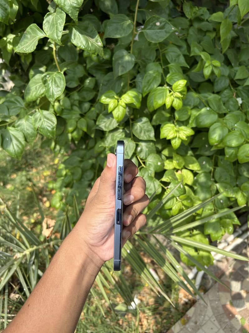 Apple iPhone 13 Pro 2