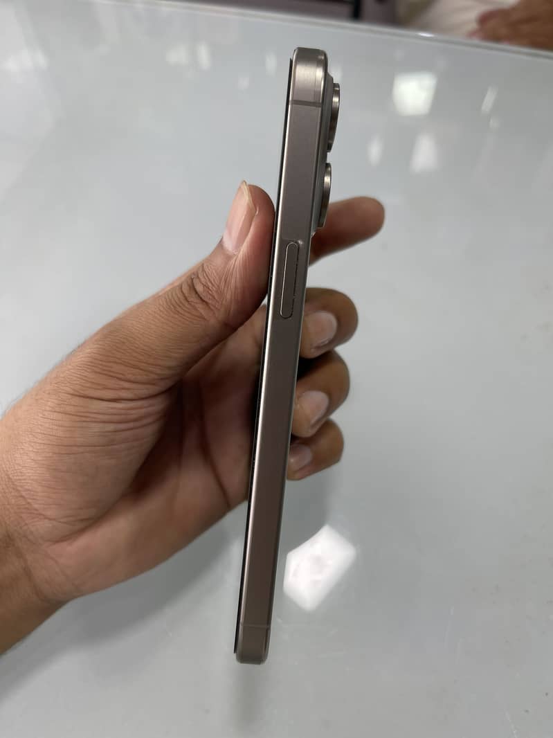Apple iPhone 15 Pro Max 0