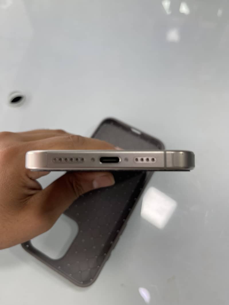 Apple iPhone 15 Pro Max 2