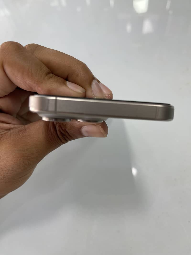 Apple iPhone 15 Pro Max 5