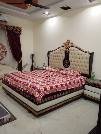 king bed with dressing and size tables