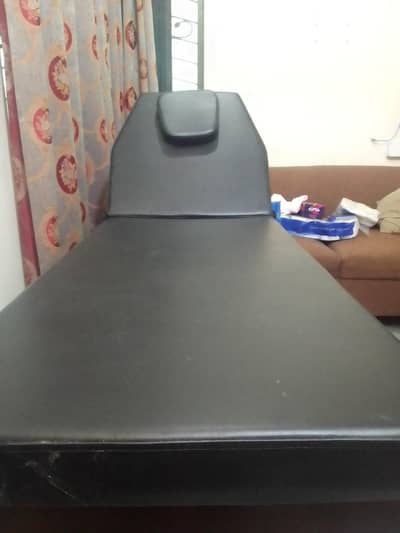 Facial bed for sale!! Whatsapp number 03287010165