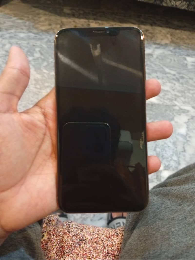 Apple iPhone XS Max 7