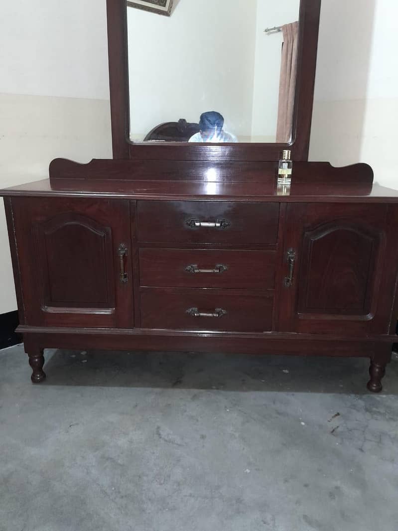 dressing table condition like new 1