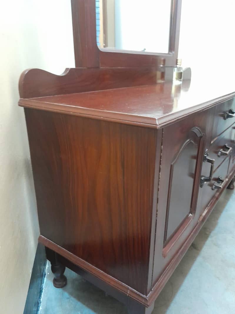 dressing table condition like new 2