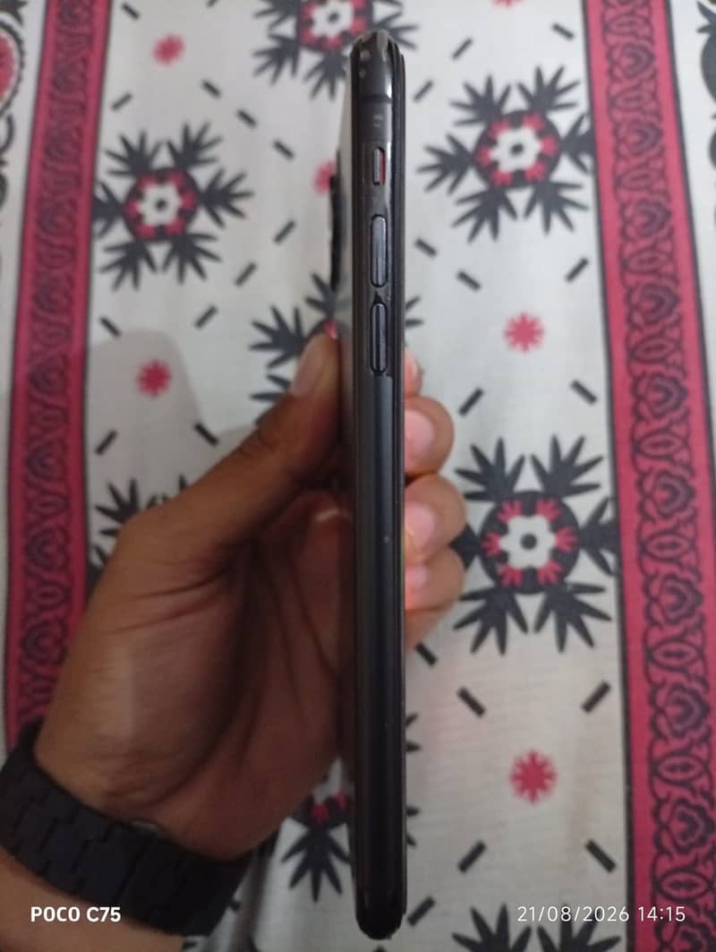Apple iPhone 11 Pro Max 4