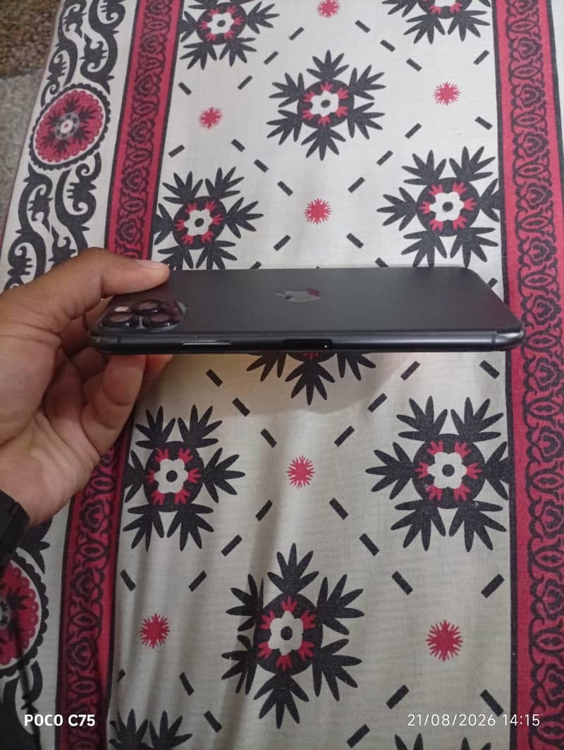 Apple iPhone 11 Pro Max 6