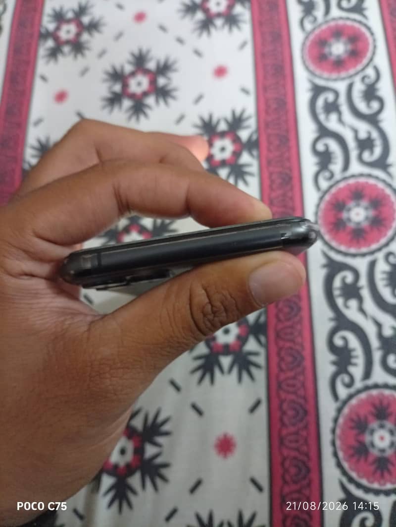 Apple iPhone 11 Pro Max 7