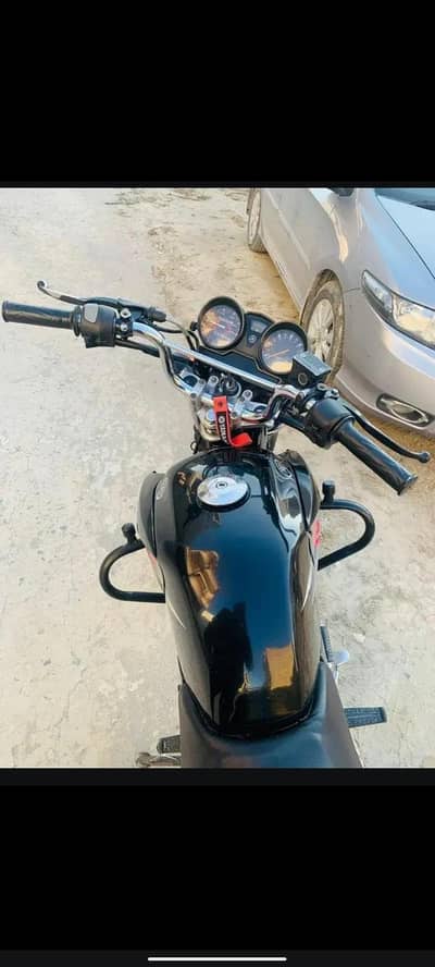 I'm selling ybr g125 bio matric available mery nam pr hai bike