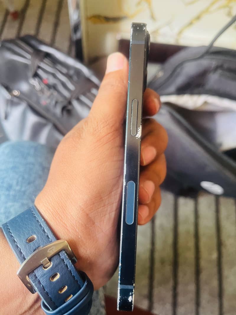 Apple iPhone 13 1