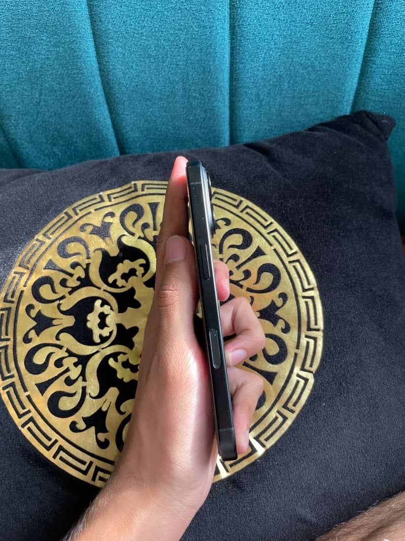 iPhone 16 3