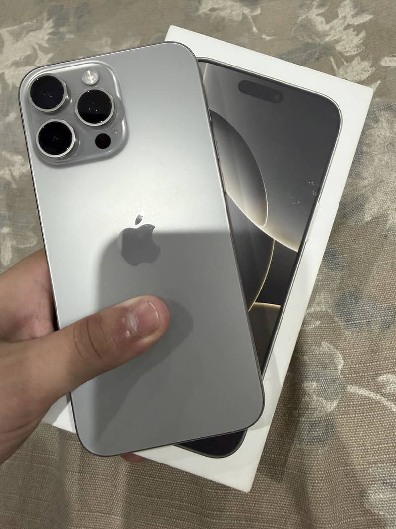 Apple iPhone 16 Pro Max 1
