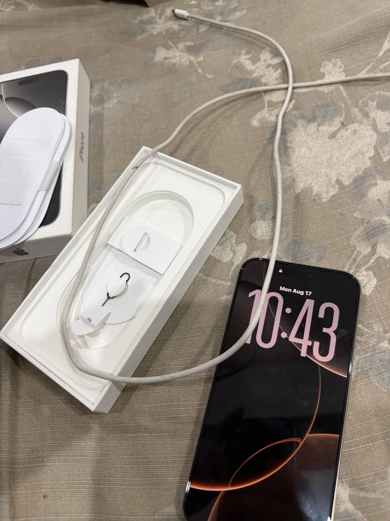 Apple iPhone 16 Pro Max 7