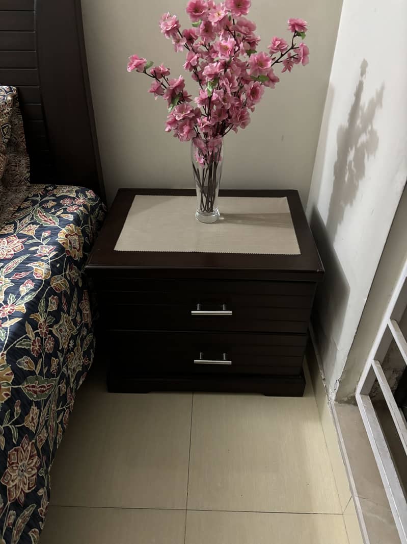 Bed with two side tables 1