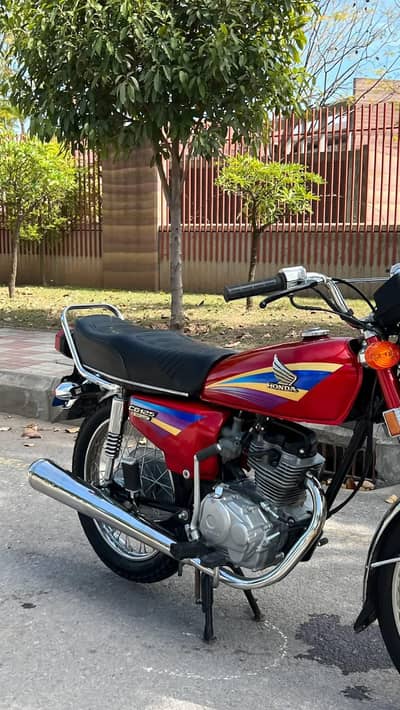 Honda 125 cc bike urgent for sale 03278130349