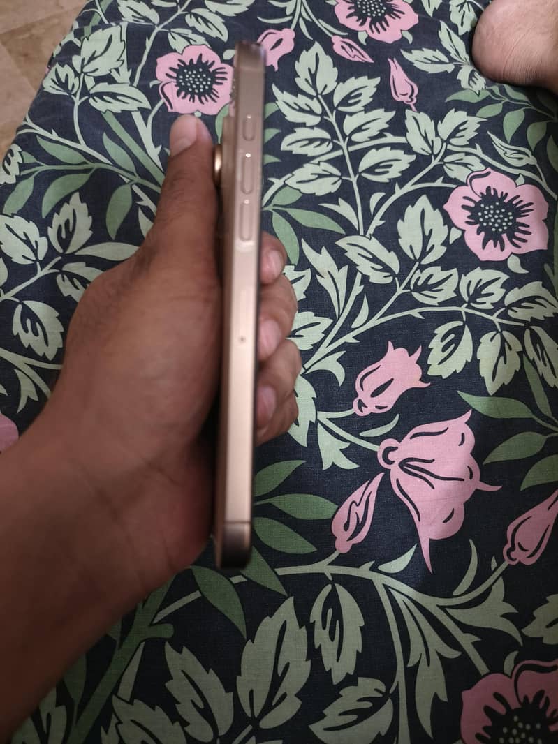 Apple iPhone 16 Pro Max 3