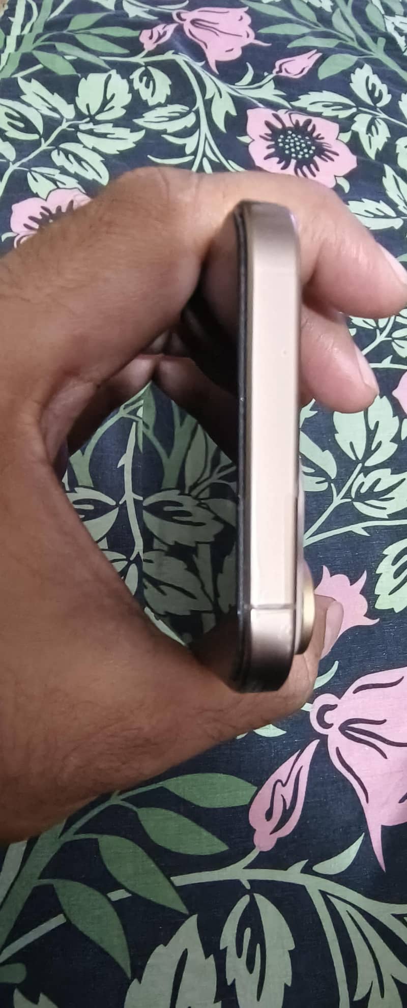 Apple iPhone 16 Pro Max 4