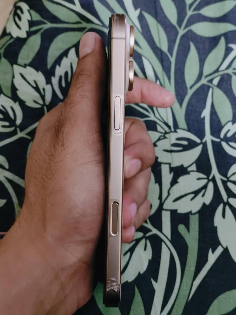 Apple iPhone 16 Pro Max 5