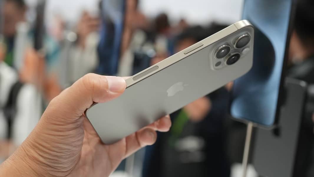 Apple iPhone 15 Pro 1