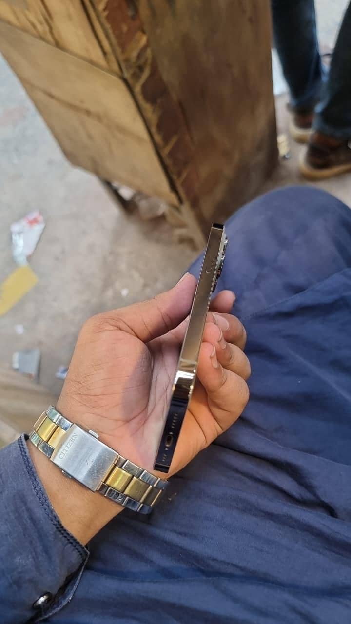 Apple iPhone 14 Pro Max 3