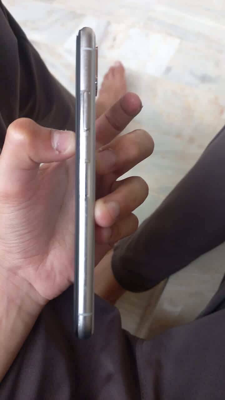 Apple iPhone X 3