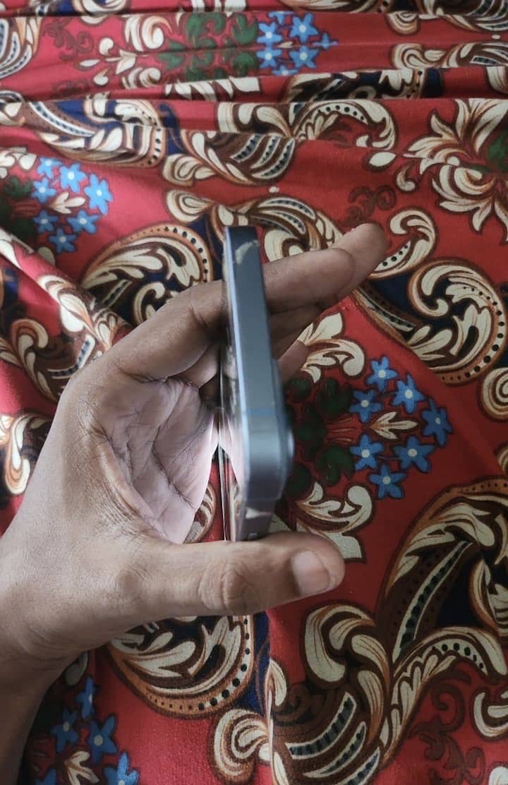 Apple iPhone 14 3